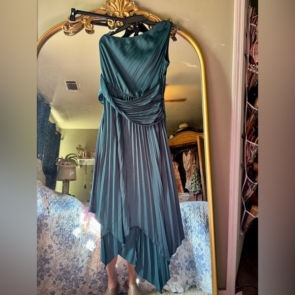 Chic Teal green One-Shoulder Pleated Dress - Picture 6 of 6